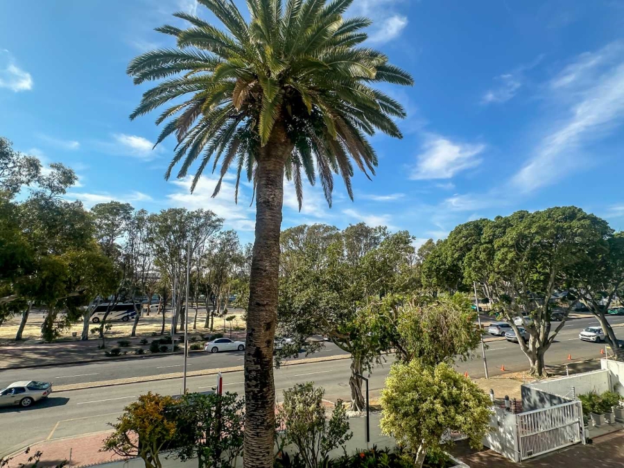 3 Bedroom Property for Sale in Green Point Western Cape
